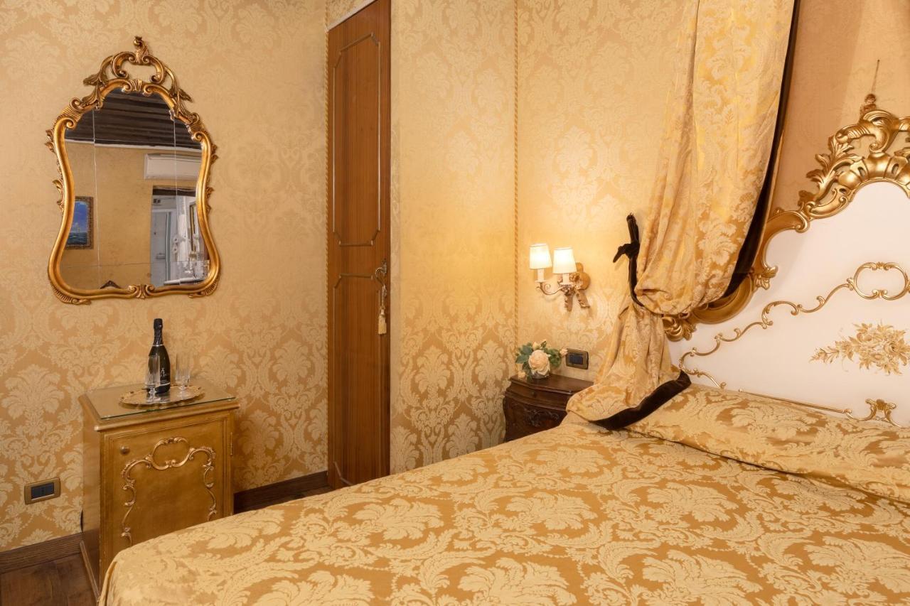 Residenza La Loggia Bed & Breakfast Venice Exterior photo