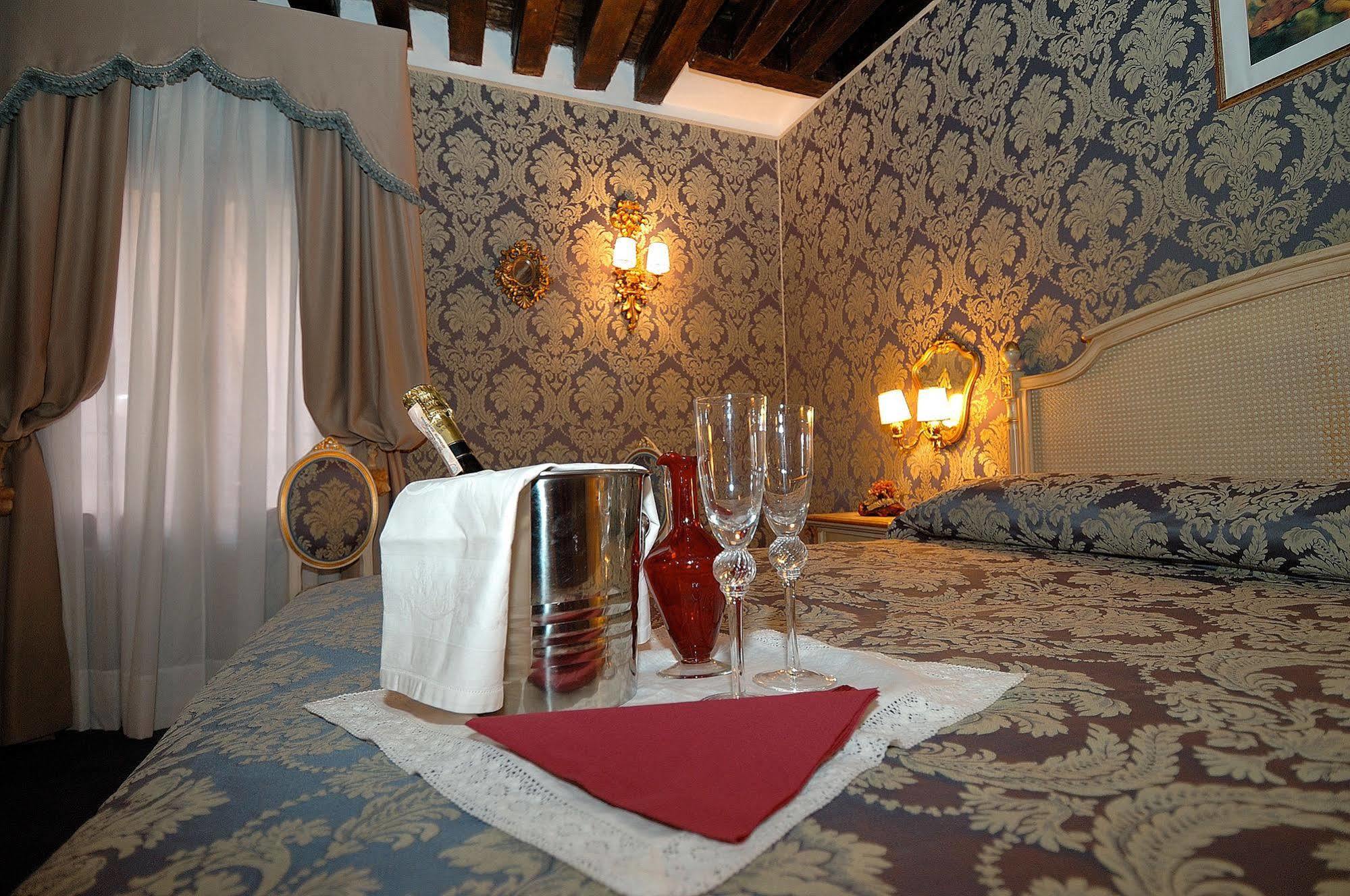 Residenza La Loggia Bed & Breakfast Venice Exterior photo