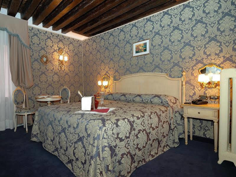 Residenza La Loggia Bed & Breakfast Venice Exterior photo